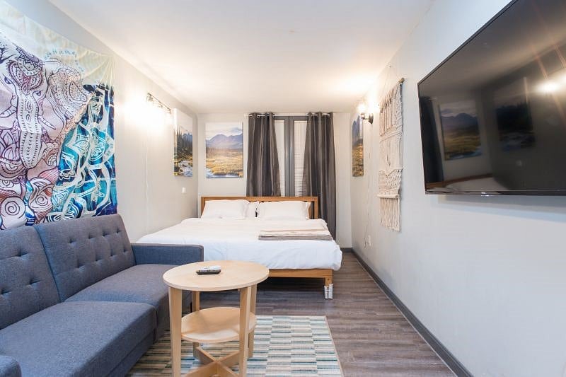 Master bedroom with a private living room and bath is also available! Ask us for seasonal pricing :)