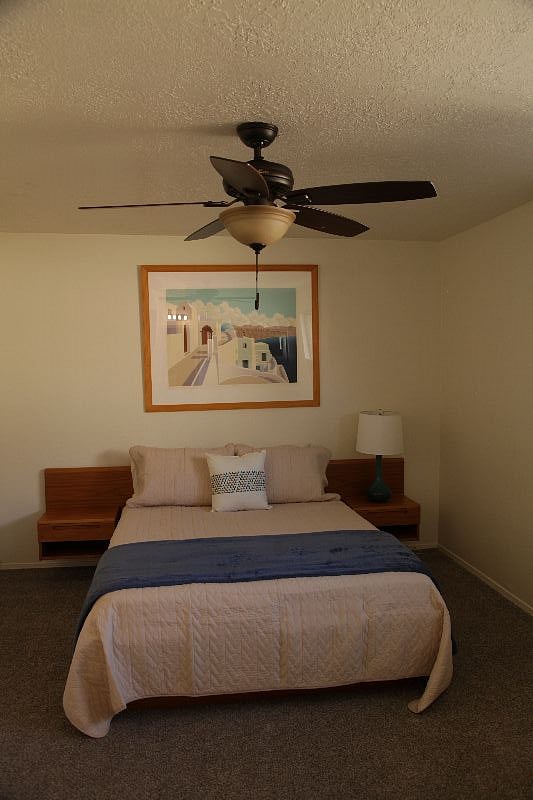 Bedroom 1 w queen bed