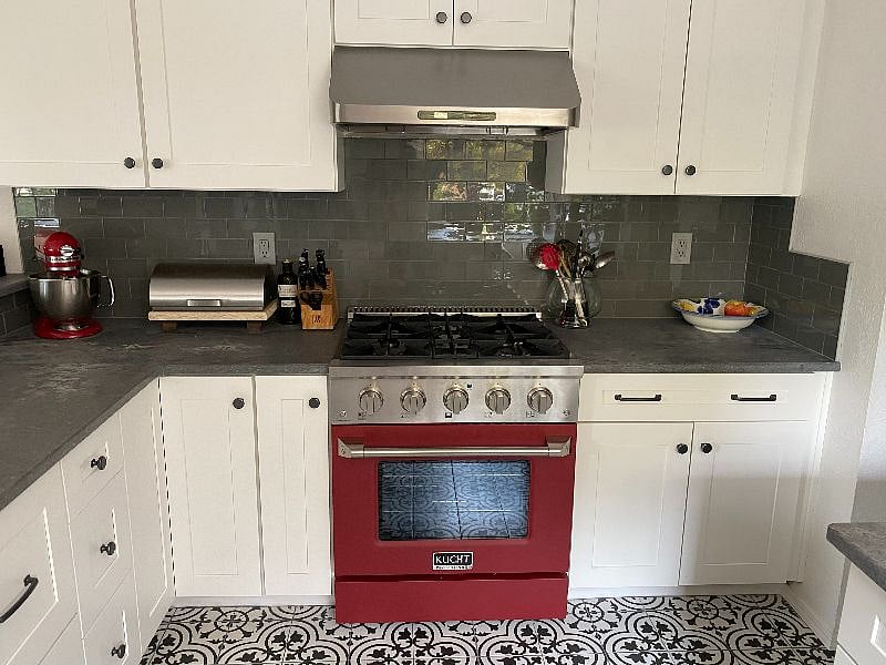 Like to cook? This Kutch commercial grade gas oven will be your new BFF.