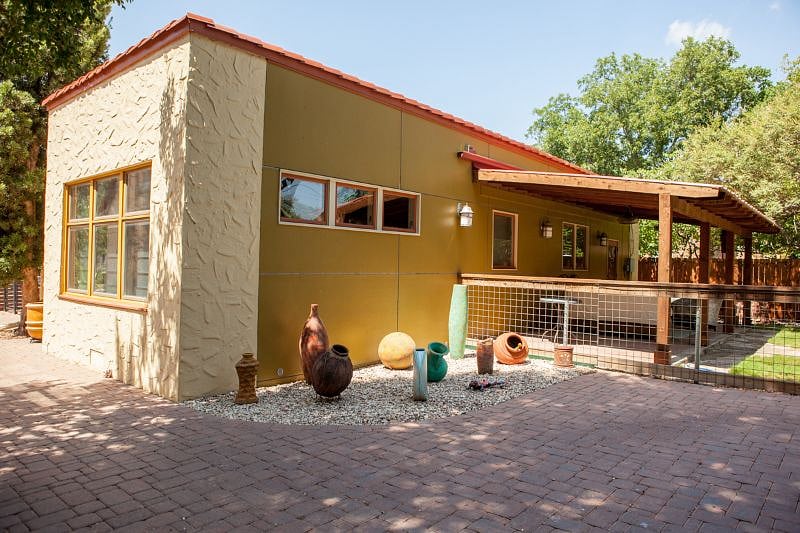 Driveway leading to garage
