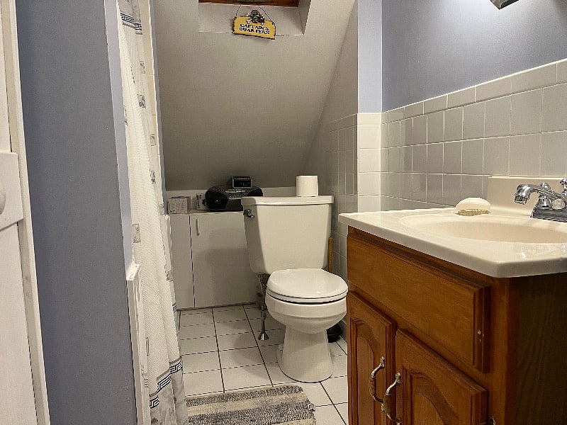 3rd floor bath w/ shower