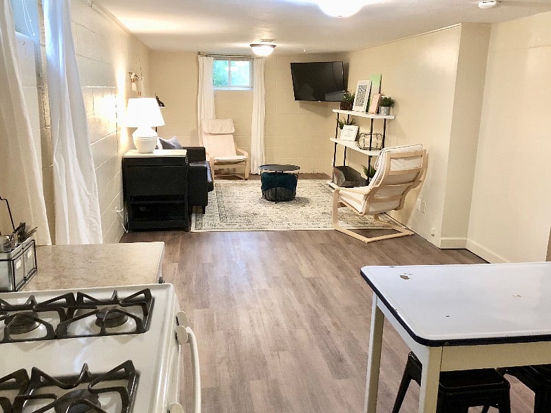 Plenty of seating in the comfortable and good sized living area. Large 49 smart TV allows you to sign into your favorite streaming accounts (Netflix/Hulu/Fubo/Sling/etc)