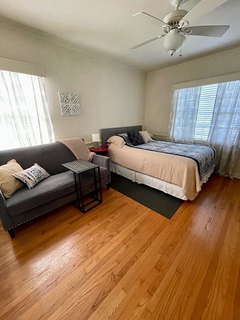 Bedroom w/Queen Bed, and Sitting Area