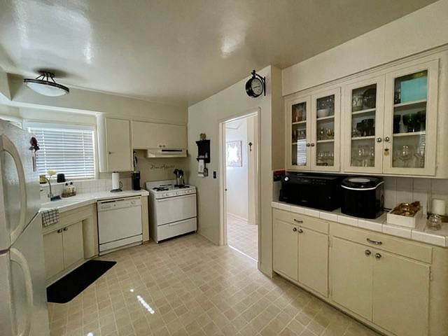 Fully Furnished Kitchen