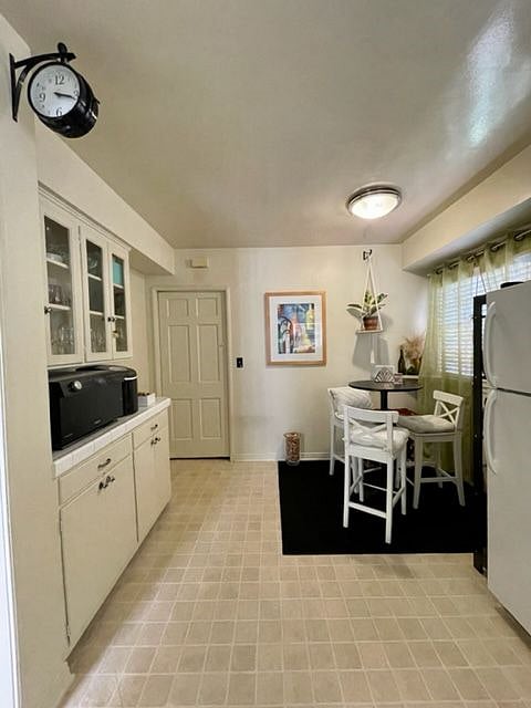 Kitchen High-Top Dinning Area