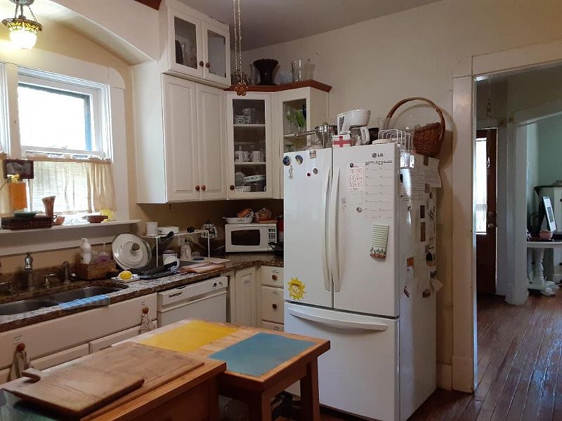 The large fridge is mainly used by Laura (owner) but is also shared with one other renter. The freezer below is also open for sharing with renters' extra freezer needs.