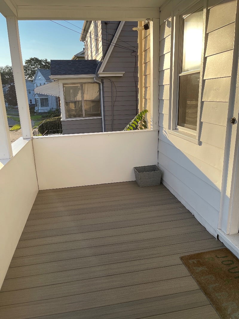 Exterior porch available for use. 