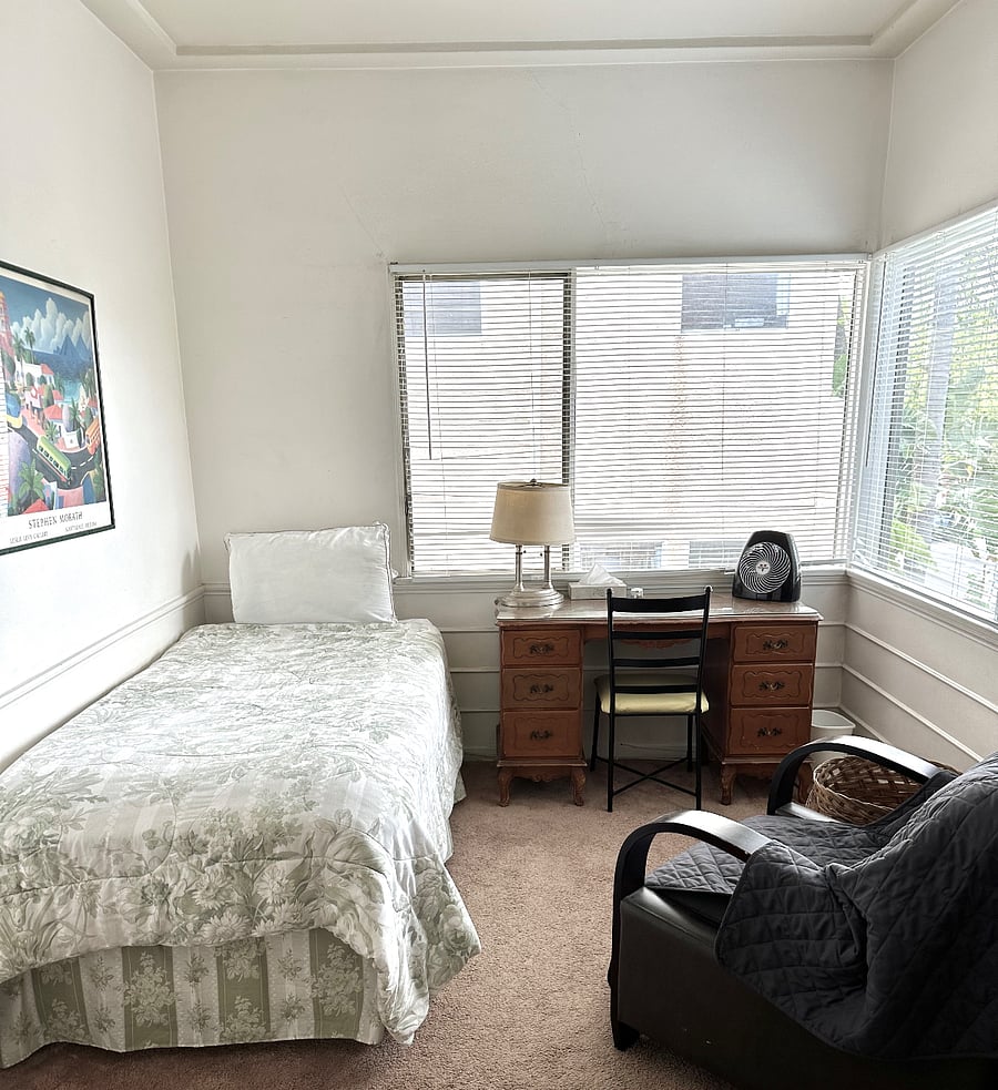 Smaller bedroom/office