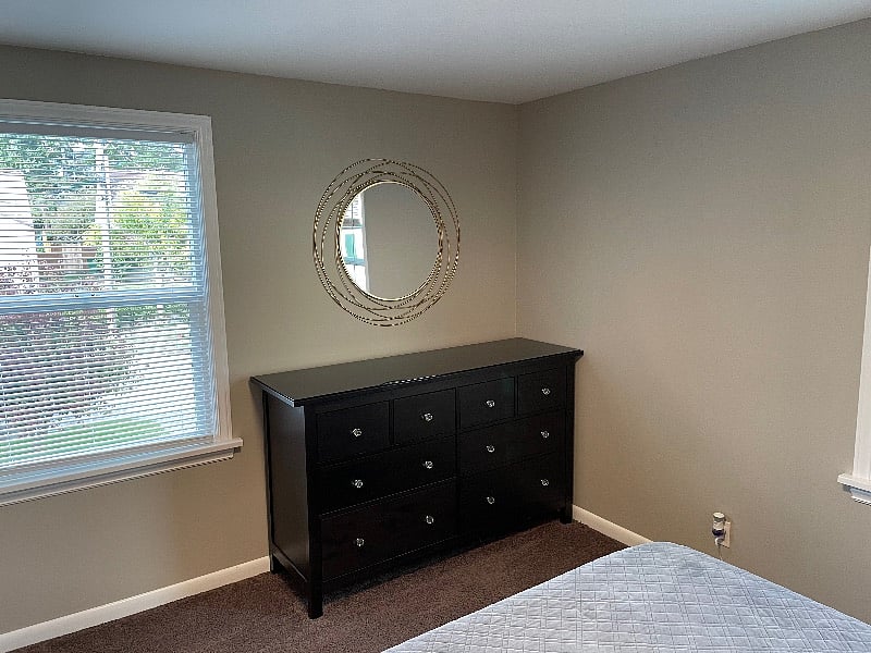 Beautiful dresser w/glass top and mirror