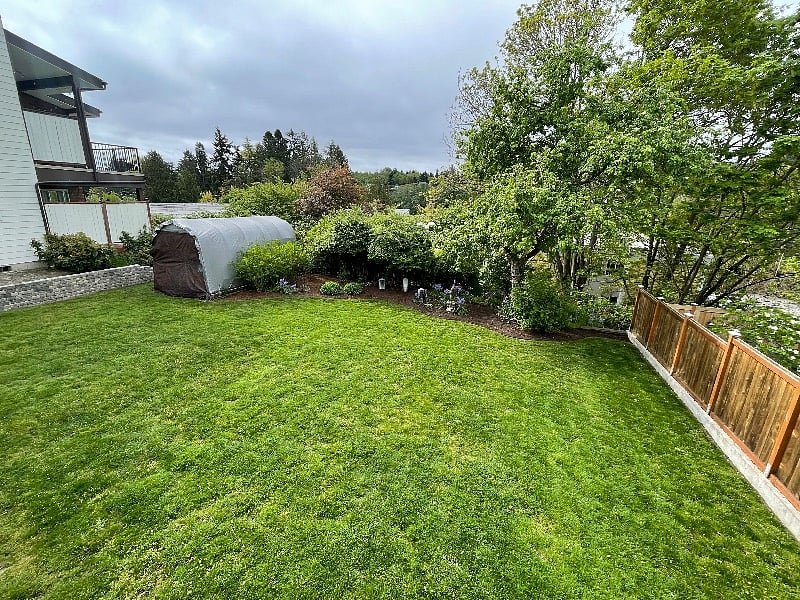 Rare in city spacious yard to enjoy