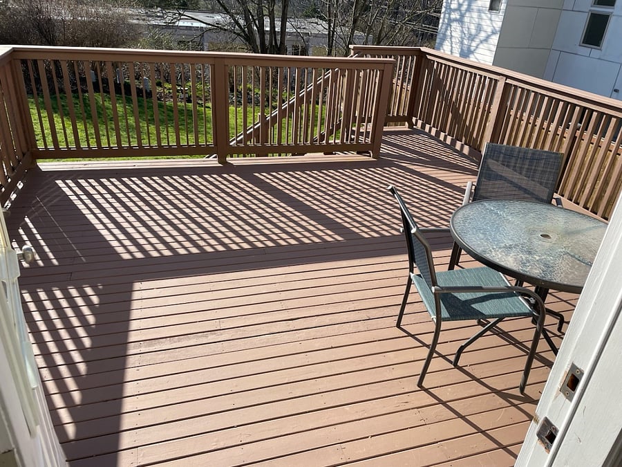 Coffee? OJ or Iced tea? Margaritas? Huge deck right off the east kitchen!