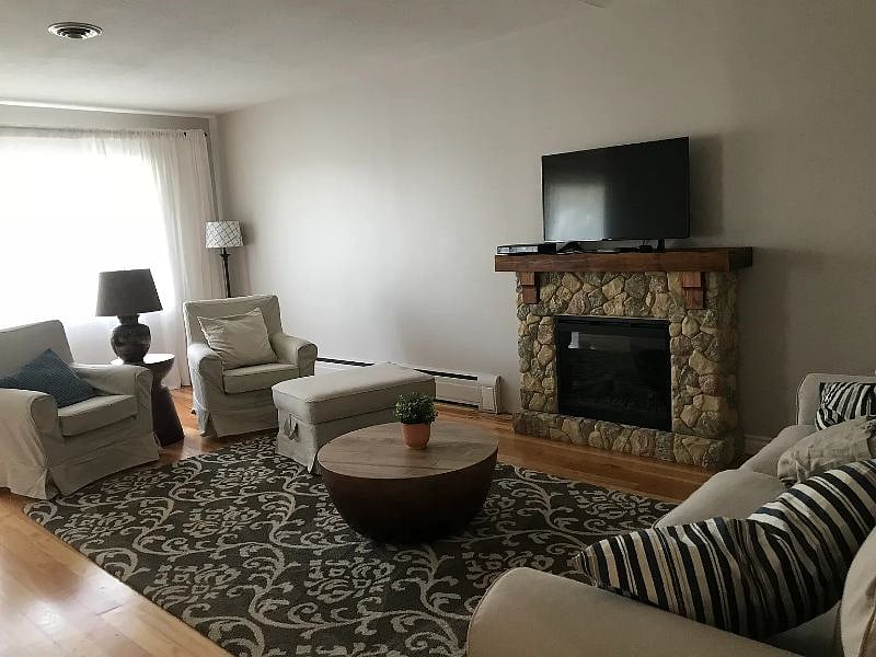 Living room looking towards lakeside