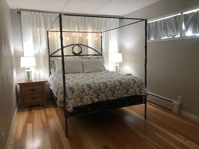 1st bedroom - Queen bed
