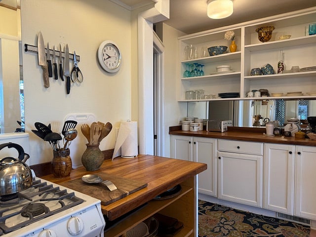 counter and cabinets in fully equipt kitchen
