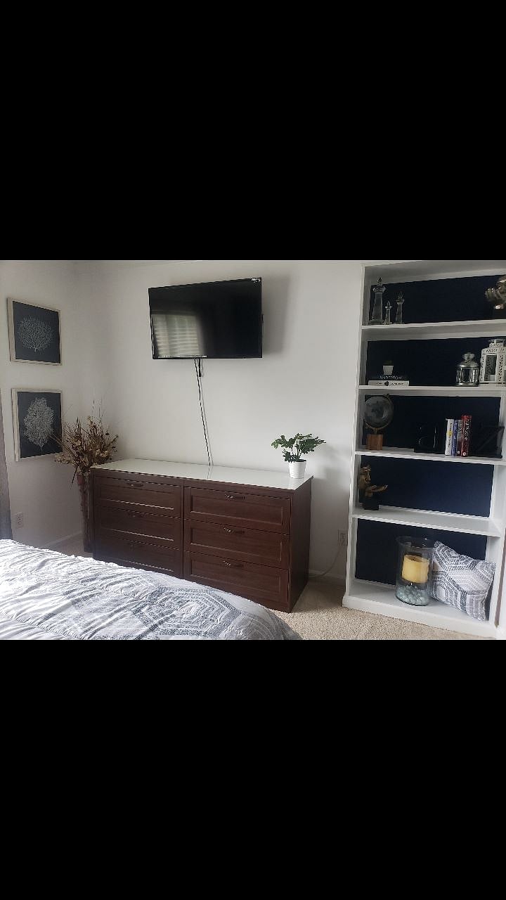 BR2 43" TV and double dresser