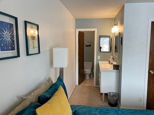 Master Ensuite Toilet & Shower