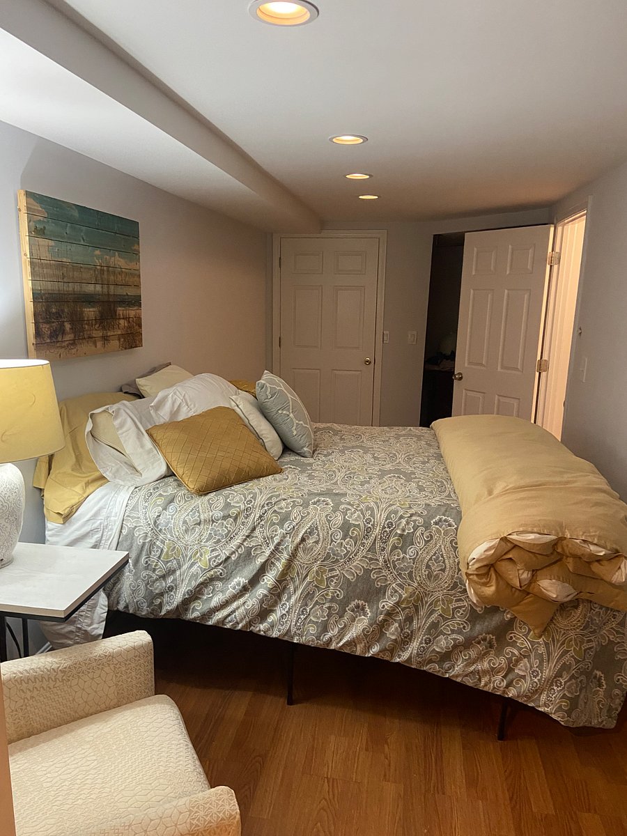 Queen size bedroom
