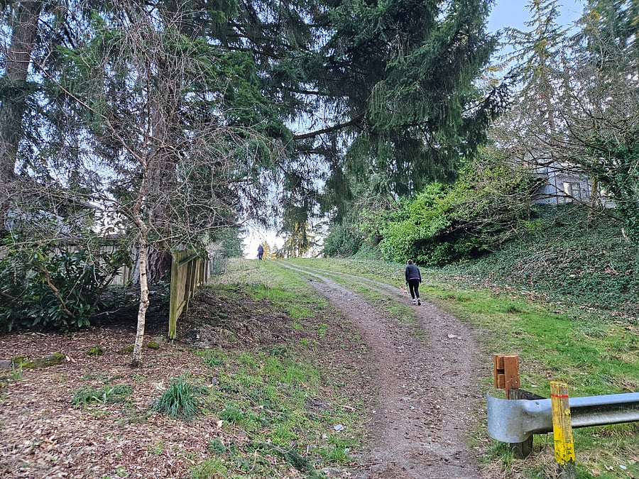 Public walking trail on the other side of the fence. Easy access!