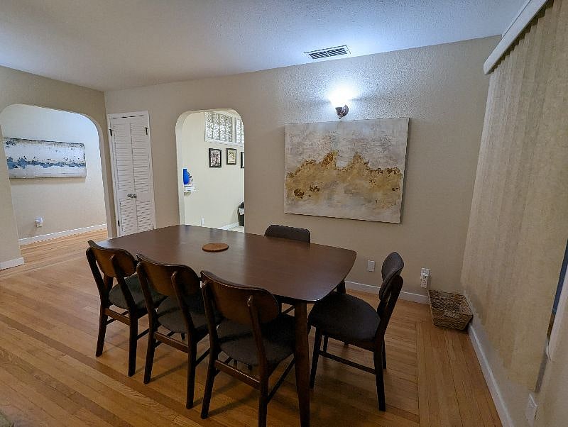 CALL LAURA 650 636 3980 Shared Dining Area