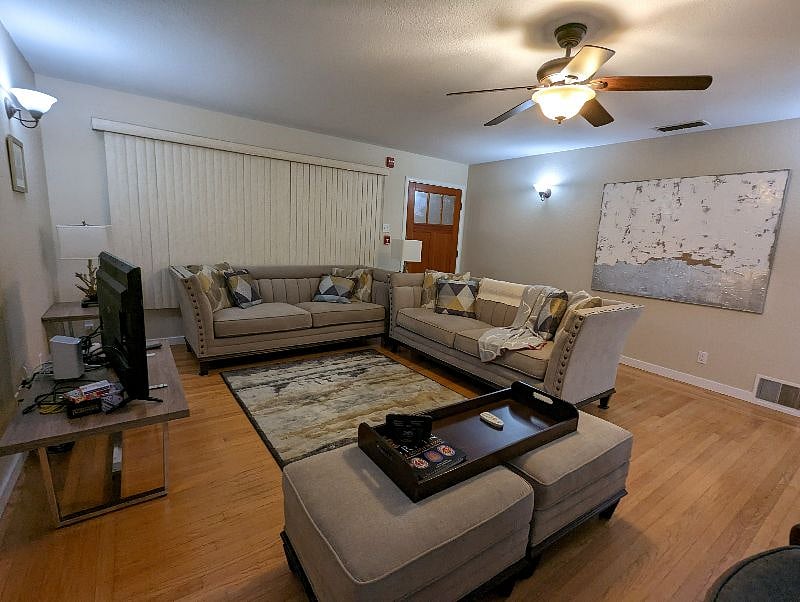 Shared Living Area AIR CONDITIONED