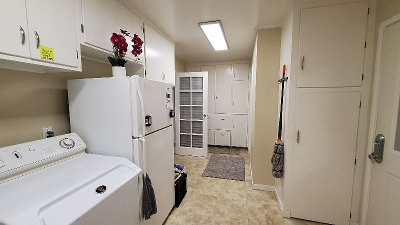 SHARED LAUNDRY ROOM