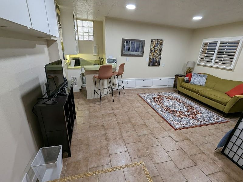 UNIT 4 Private SUITE 201502_4 $1500./mo.