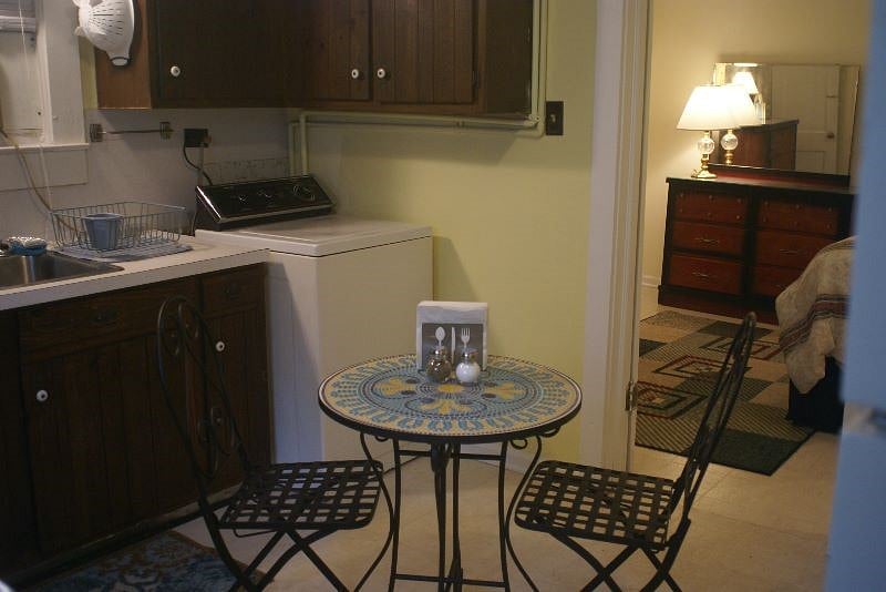 Table & chairs