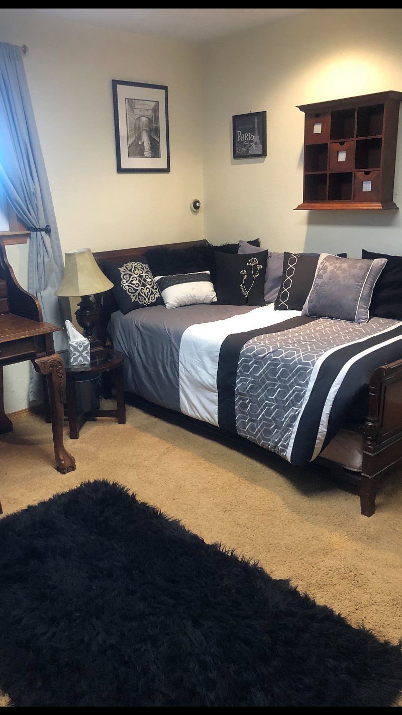 Twin bedroom