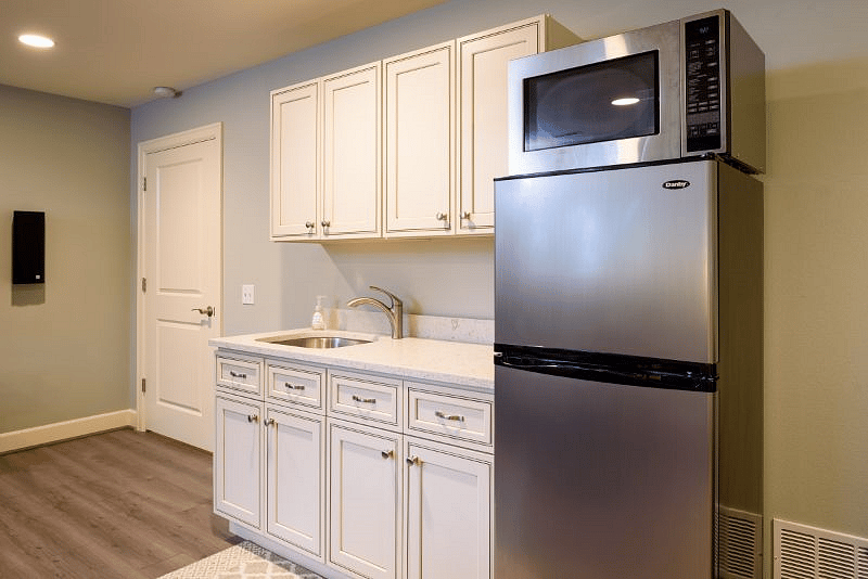 Brand new kitchette cpplete with appliances, dishes etc