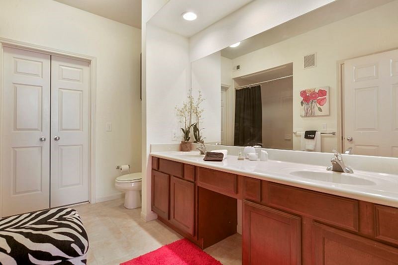 Large Bath with double sinks and walk in closet!