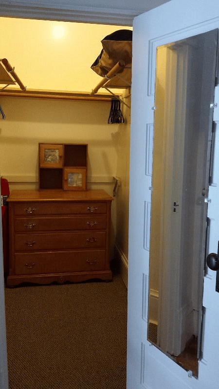 Full Walk-In Closet