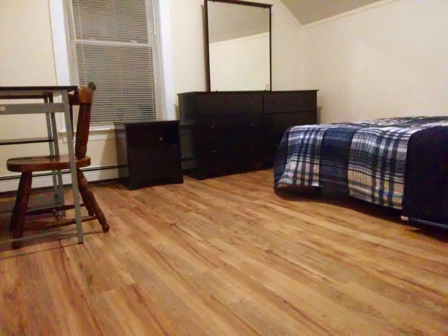 C2 Suite_ Bedroom 1:
$1000
Double bed, bureau, desk, night stand, walk-in closet