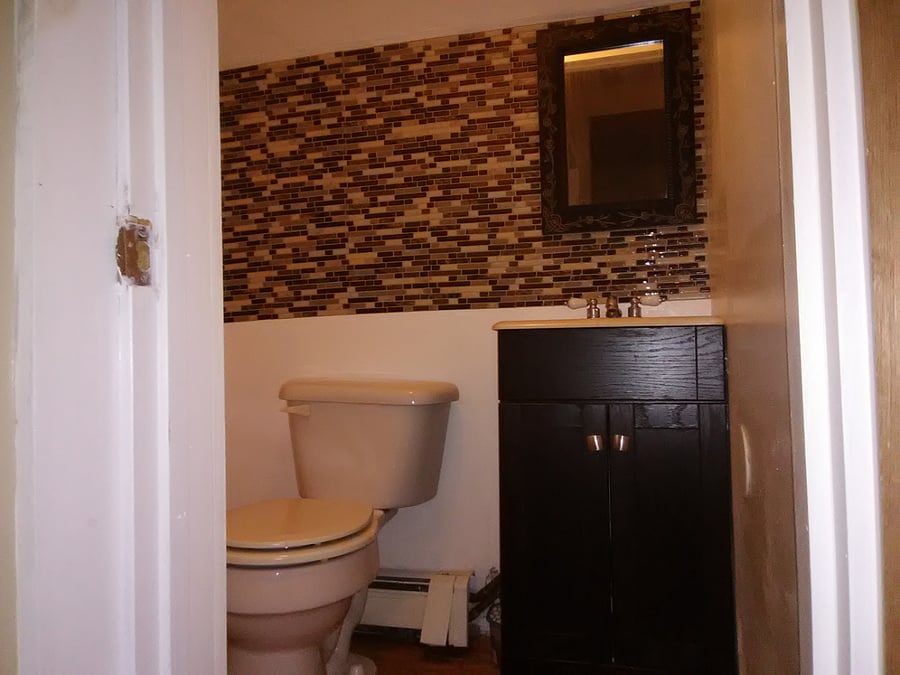 C2 Guest Suite_Bathroom 2:
Half bath