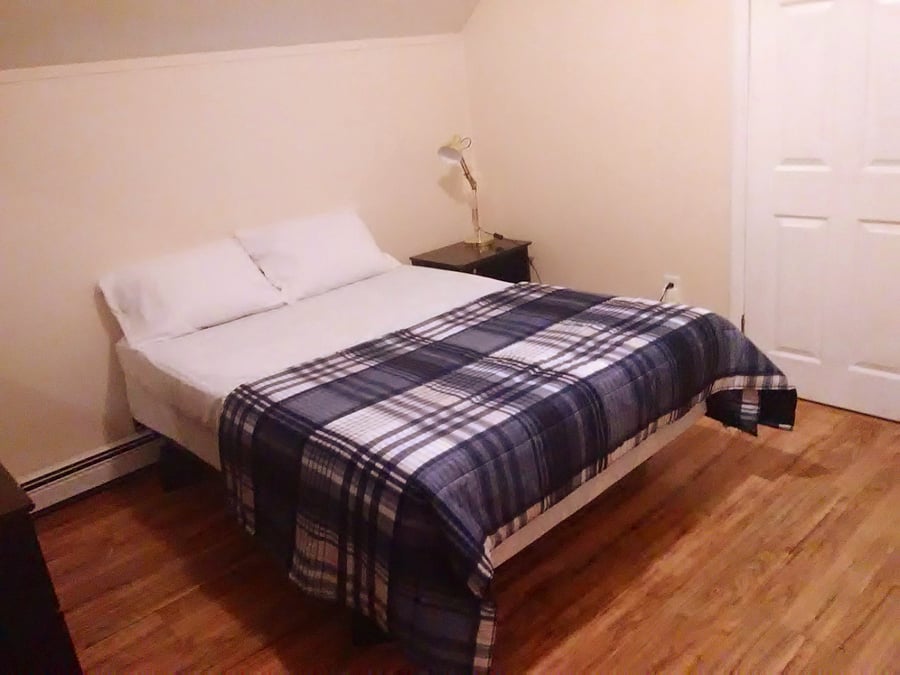 C2 Suite_ Bedroom 1:
$1000
Double bed, bureau, desk, night stand, walk-in closet
