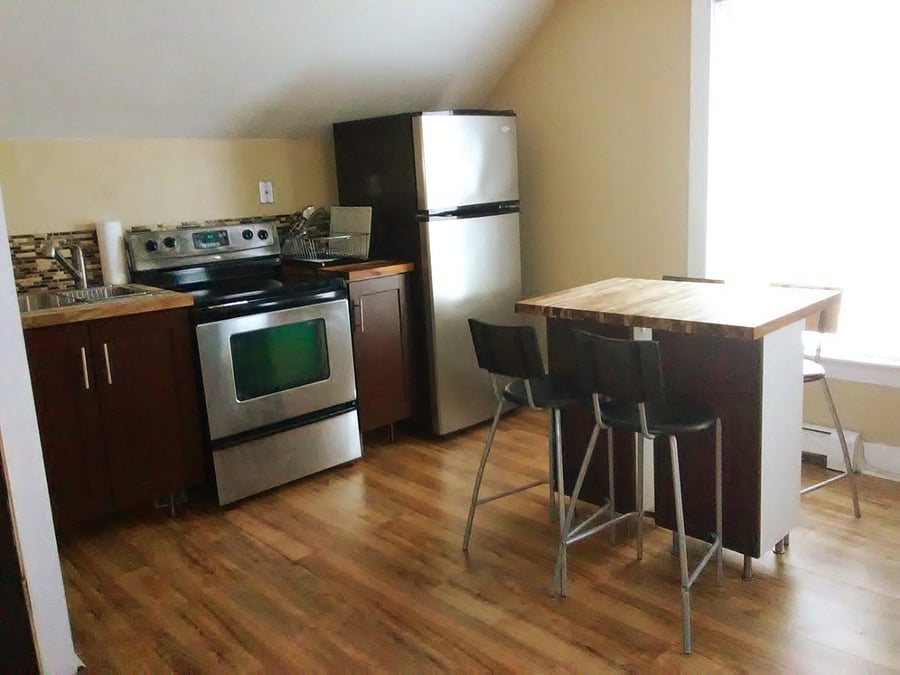 Suite C2_Kitchen / Dining