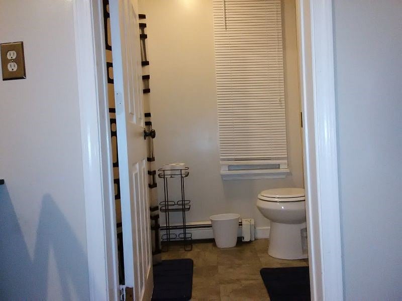 C1 Guest Suite_Bathroom 1:
Full bath