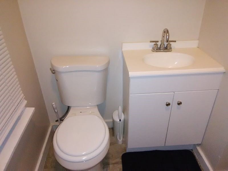 C1 Guest Suite_Bathroom 1:
Full bath