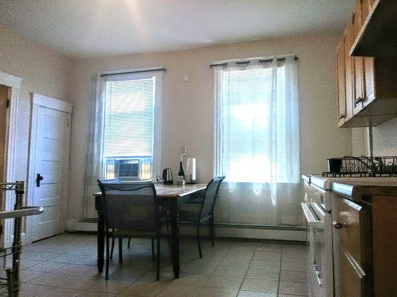 B2 Guest Suite

Eat-in kitchen: Dishwasher, cooking range, microwave, full fridge