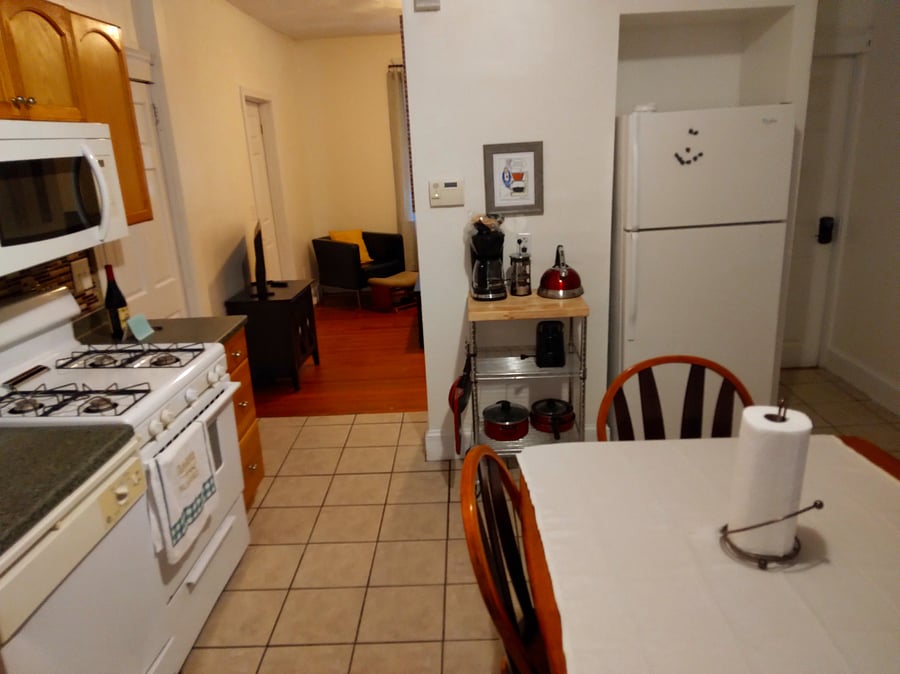 B1 Guest Suite

Eat-in kitchen: 

Dishwasher, cooking range, microwave, full fridge

