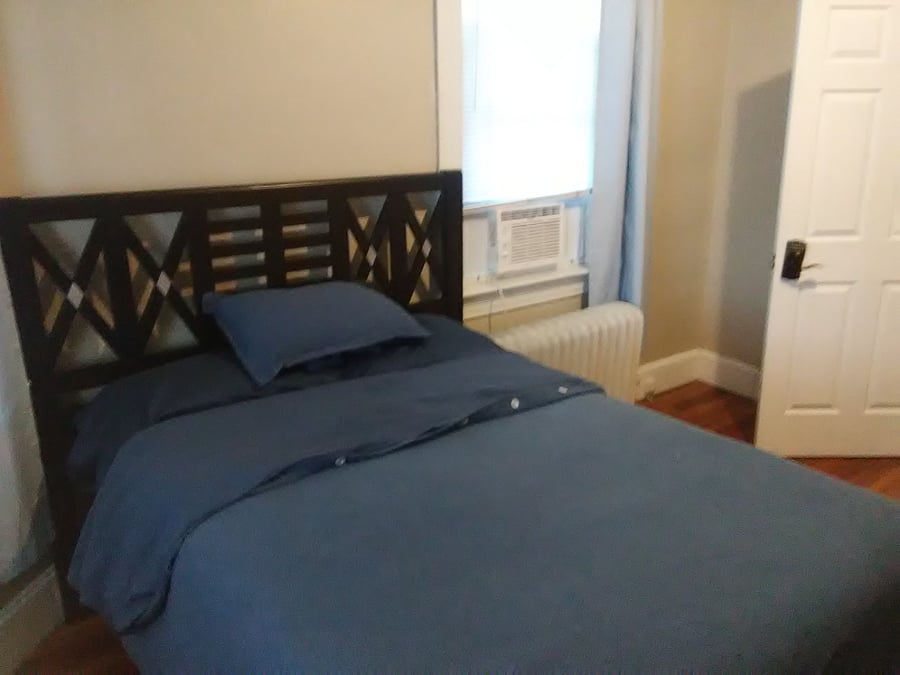 B1 Guest Suite:

Bedroom 1
$950.00
