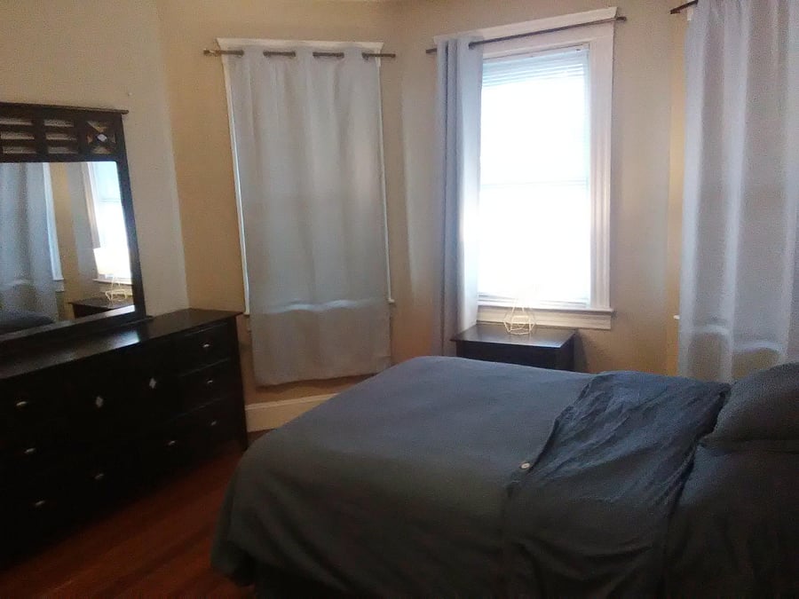 B1 Guest Suite:

Bedroom 1
$950.00
