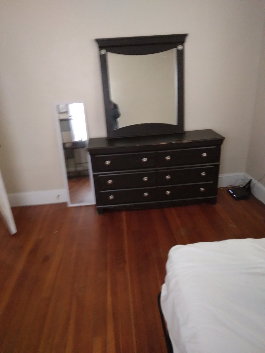 B1 Guest Suite:

Bedroom 3
$950.00