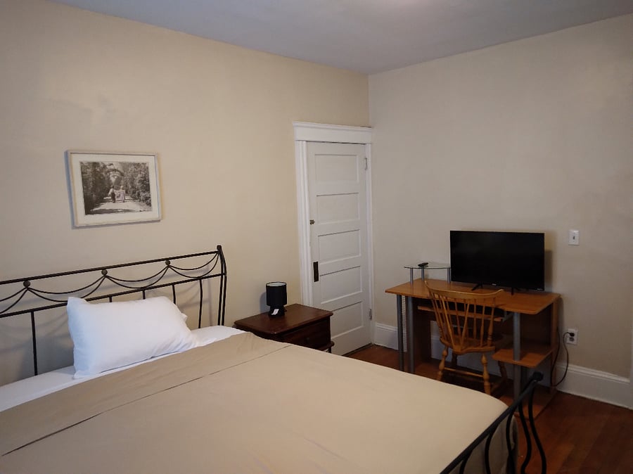 A2 Guest Suite: 

Bedroom 2
$1000