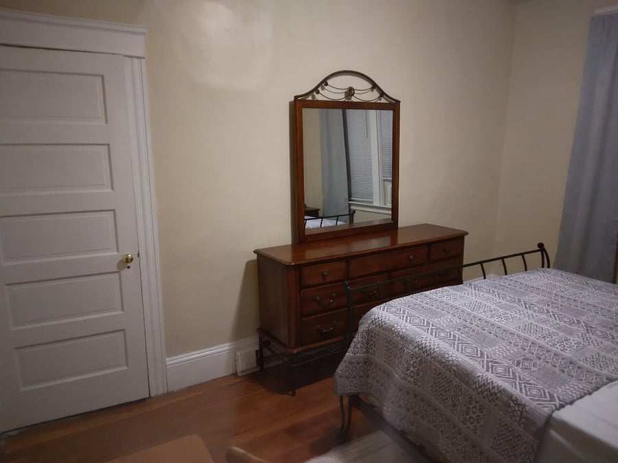 A2 Guest Suite: 

Bedroom 2
$1000