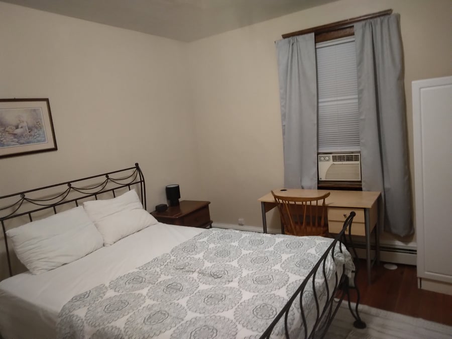 A2 Guest Suite: 

Bedroom 3
$1000