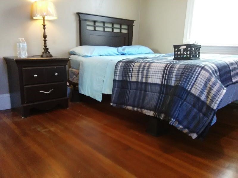 B2 Guest Suite: 

Bedroom 3
$950
