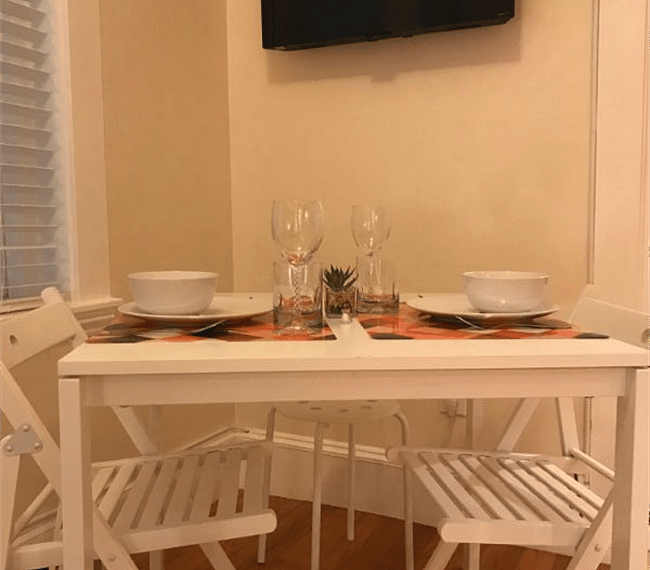 Dining area + smart TV