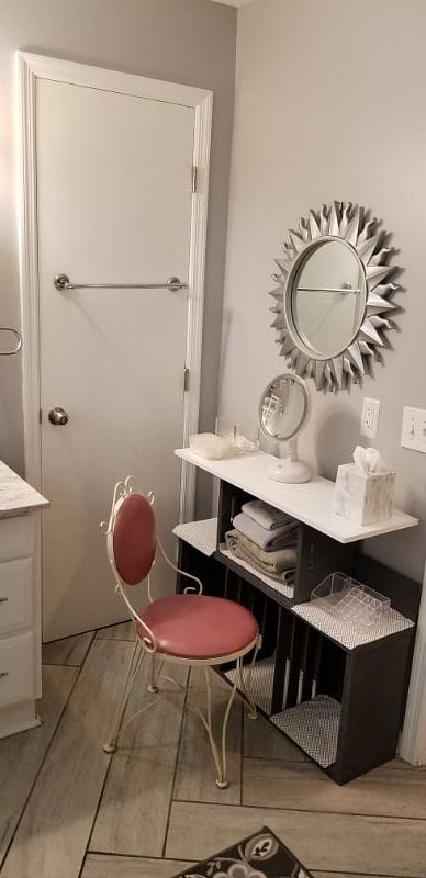 Bathroom vanity area