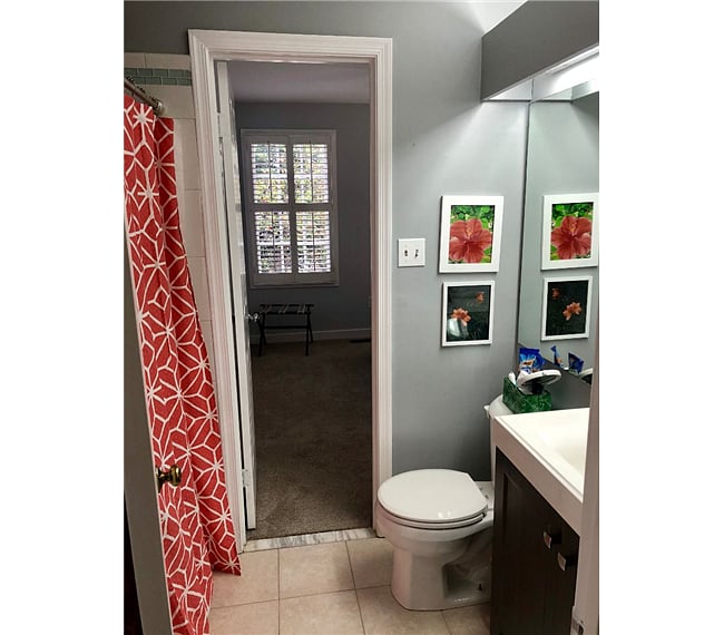 Full bath upstairs