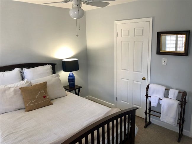 Bedroom #1: Queen bed